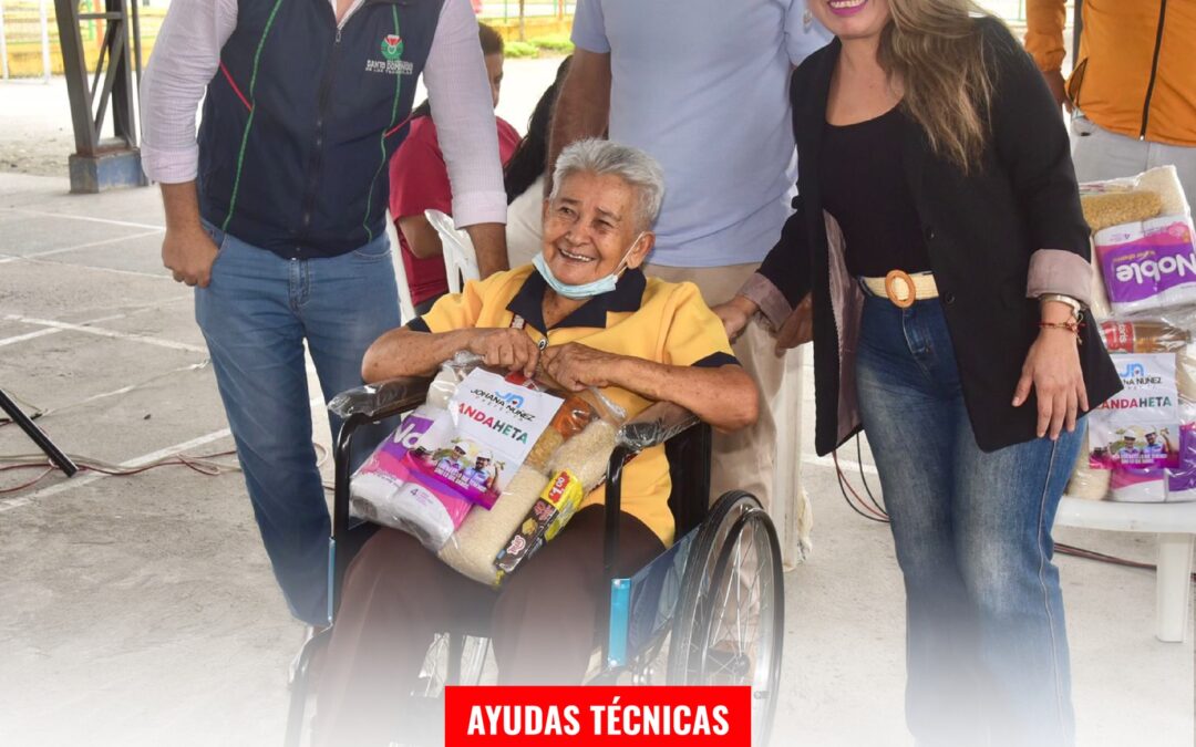 AYUDAS TÉCNICAS recibieron Aida Rebeca (silla de ruedas) y Carlos Burbano (silla…