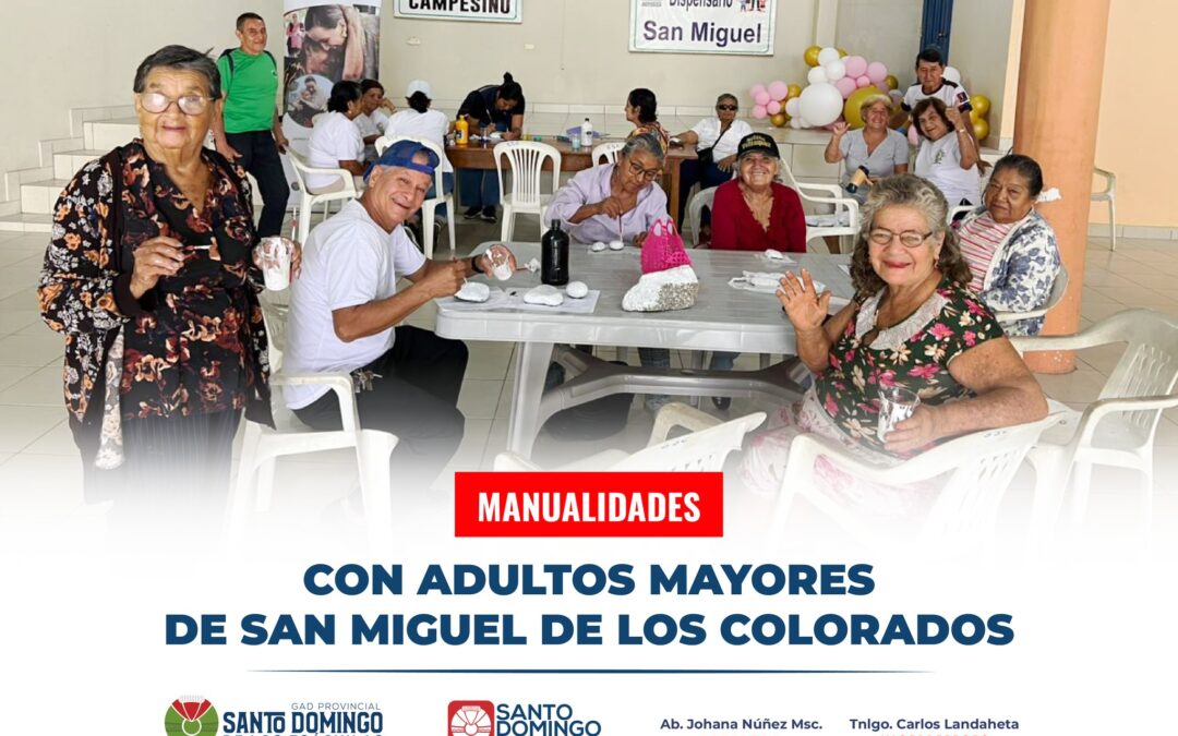 Utilizan sus manos, su mente, su creatividad, en las manualidades realizadas con…