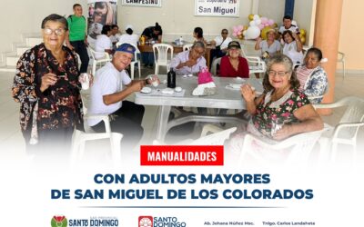 Utilizan sus manos, su mente, su creatividad, en las manualidades realizadas con…