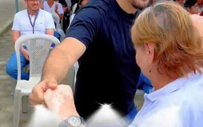 FESTEJANDOLOS 

Fuimos invitados y formamos parte de la casa abierta con stands …