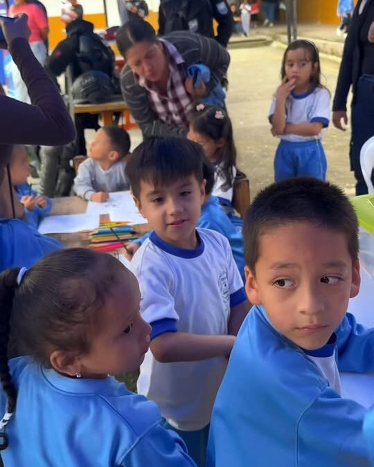 El Viceprefecto participó junto a estudiantes y autoridades en la Feria de Segur…