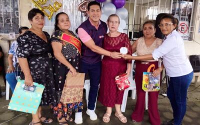 En representación de la Prefecta Johana Núñez, el analista del proyecto social “…