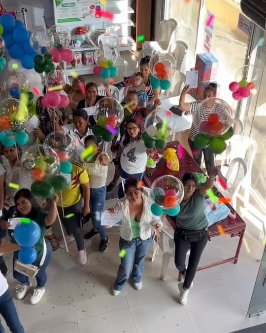 Culminamos el curso de Decoración de Globos del proyecto Mujeres Emprendedoras, …