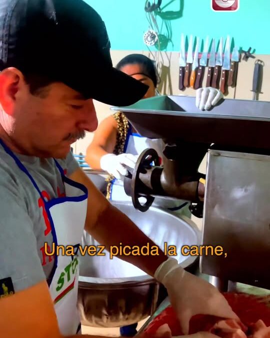 Olga Veloz, del sector de Aquepi , se ha dedicado durante 25 años  a la elaborac…