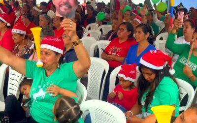 Con un evento lleno de moda , diseños y vestidos elaborados con materiales recic…