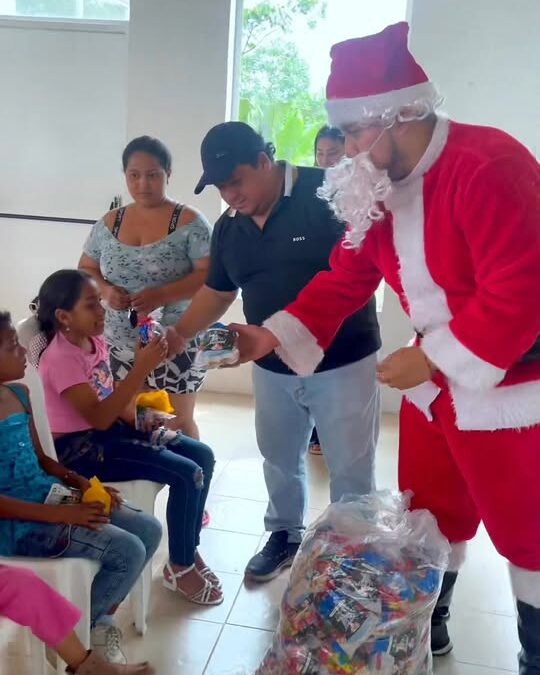 En el quinto día de la novena, la magia de la Navidad iluminó el Proyecto de Vi…