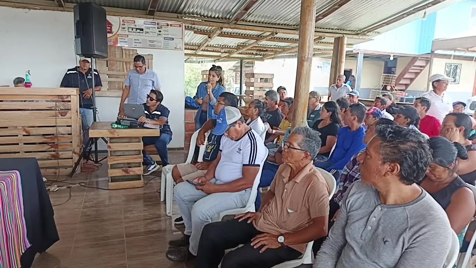 EN VIVO: REHABILITACIÓN, MEJORAMIENTO CON ASFALTO DE LA VÍA CRISTÓBAL COLÓN AL P…