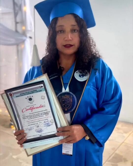 Gracias a las becas otorgadas por la Academia Particular CREC, usuarias del Proy…