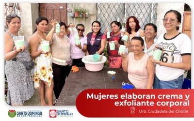 En la Urbanización Ciudadela del Chofer , usuarias del proyecto _Mujeres Emprend…