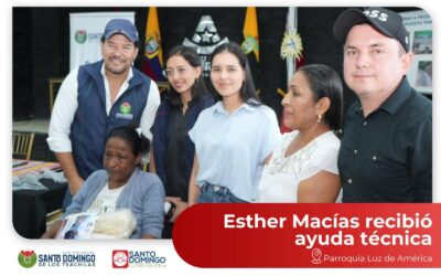 Esther María Barré Macías, de 44 años, recibió una silla de ruedas en la parroqu…