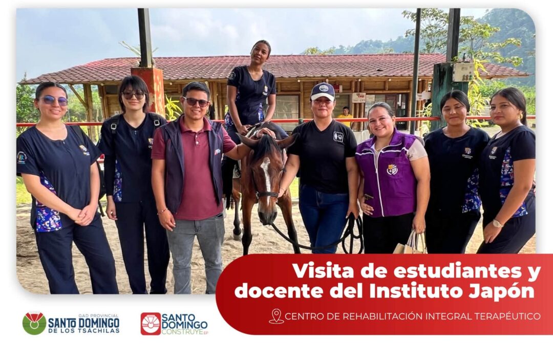 Estudiantes y docente de primer semestre de la carrera de Educación Inicial del …